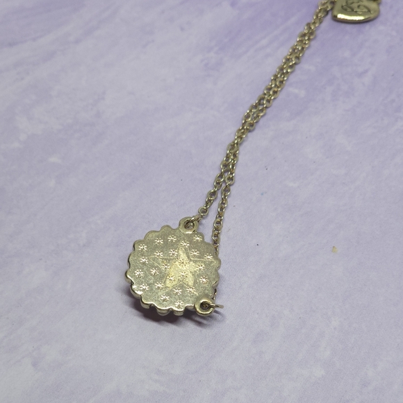 Betsey Johnson Gold Tone White Flower Pendant Necklace - Picture 5 of 6